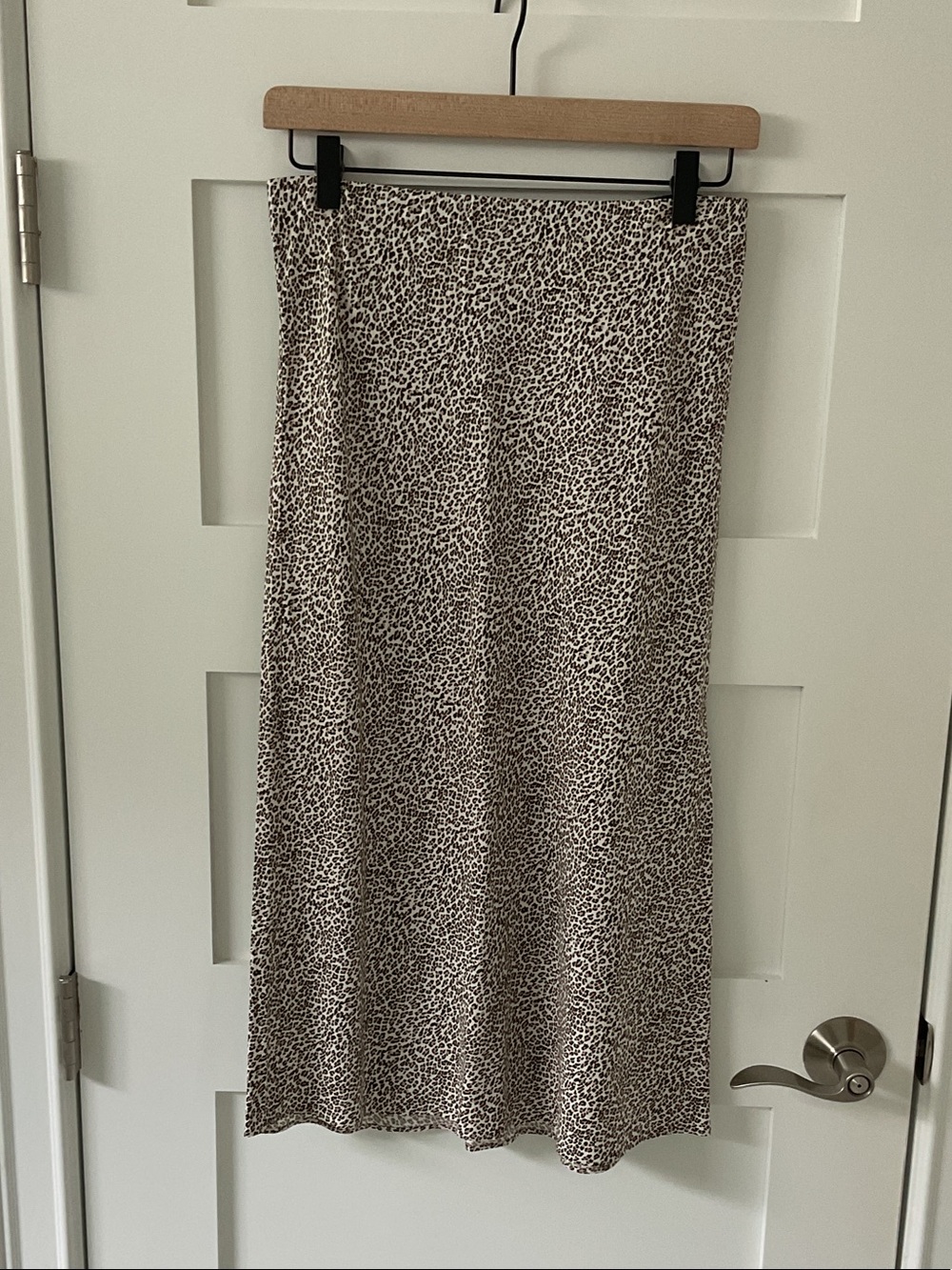 Jenni Kayne Leopard print pull on slip skirt. Size S.
